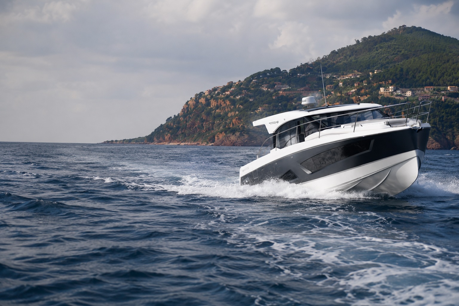 Skamander flagship yacht running offshore