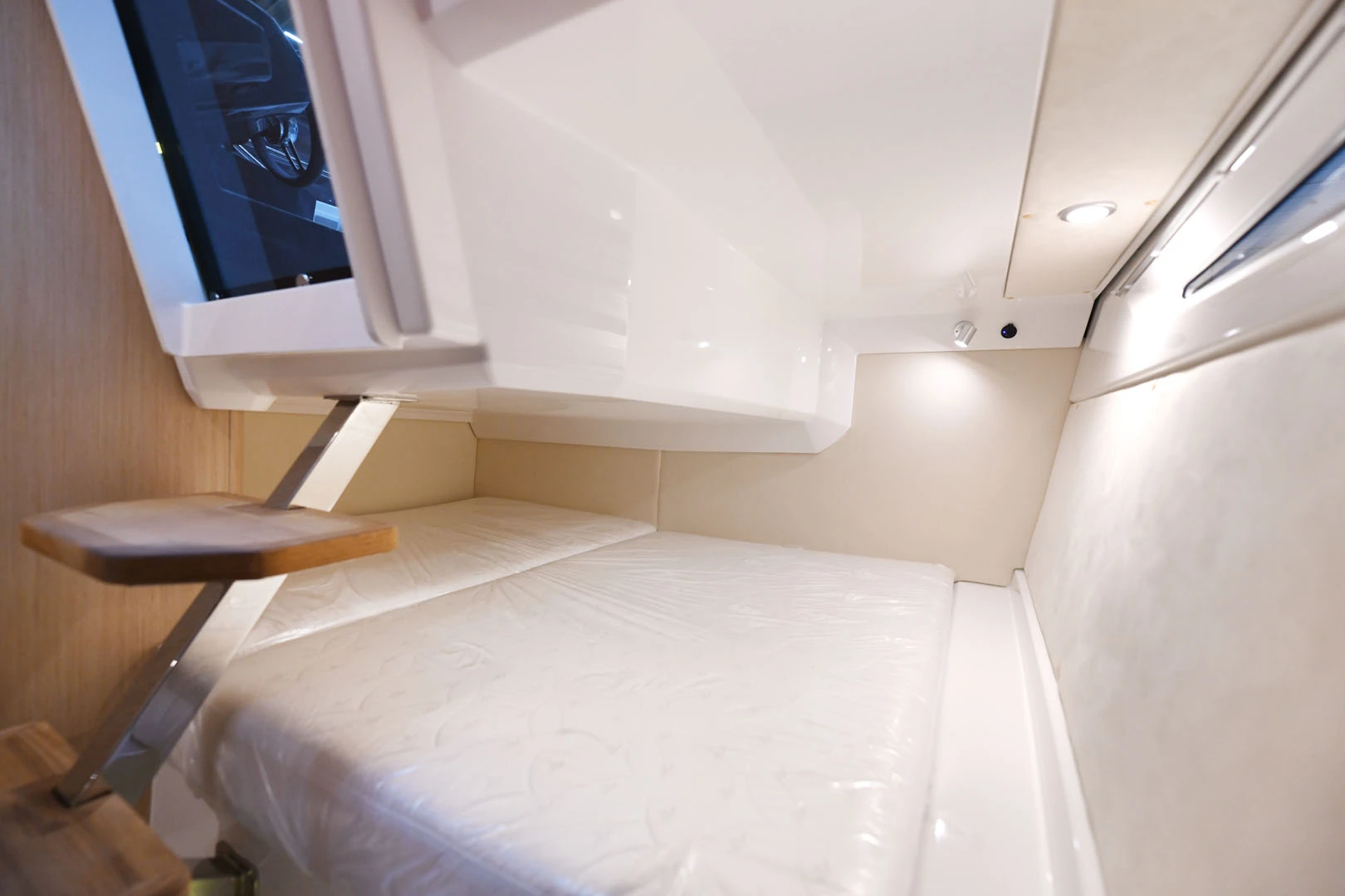 850 Voyager aft deck