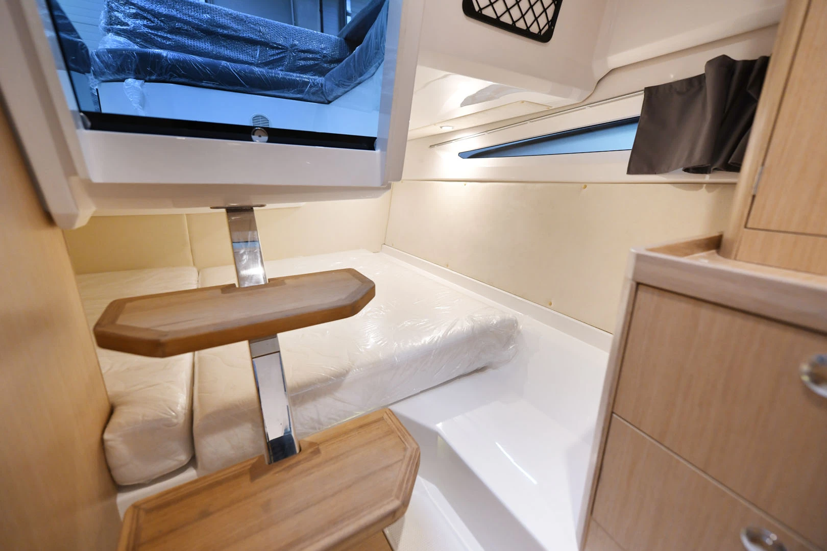 850 Voyager aft deck