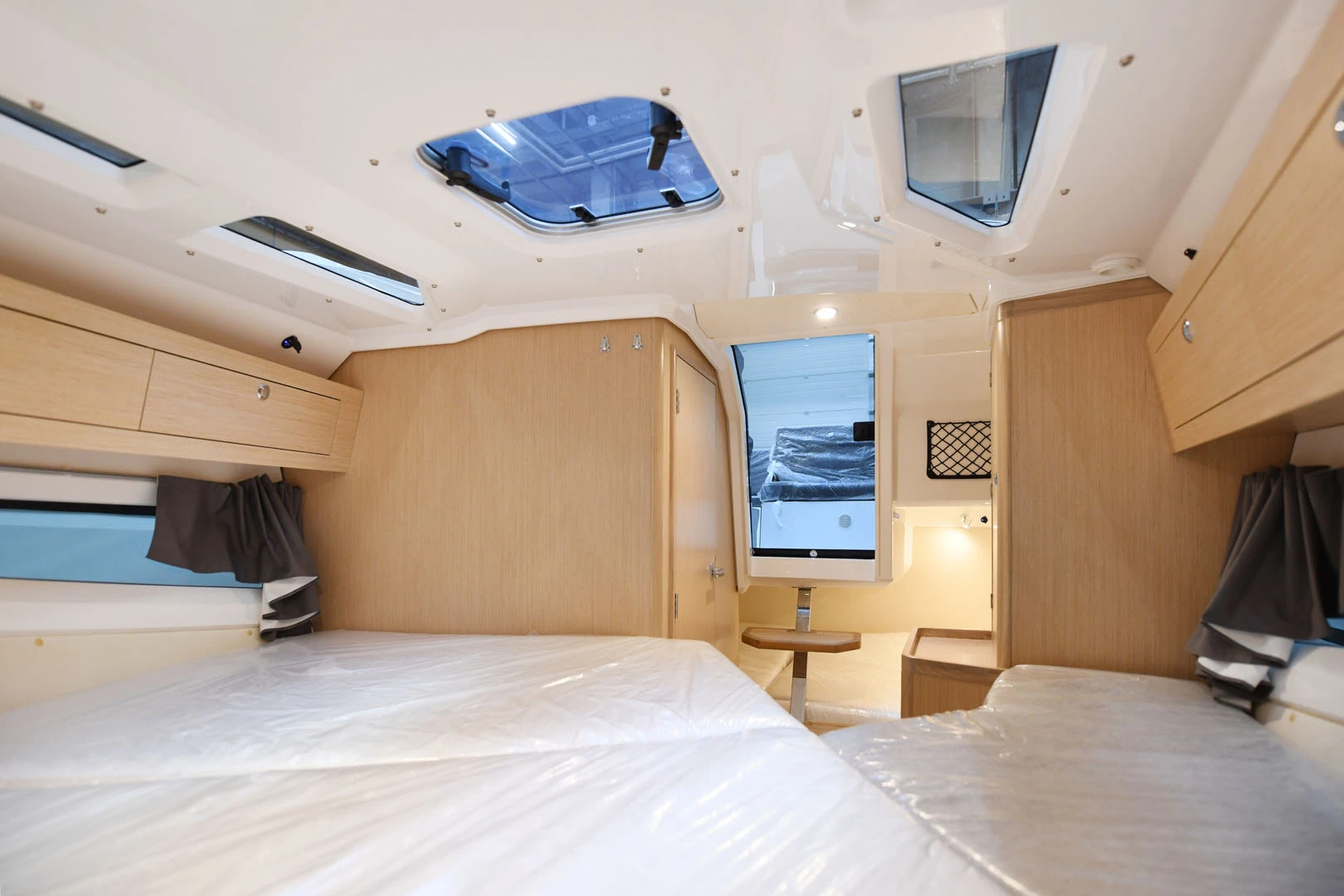 850 Voyager aft deck
