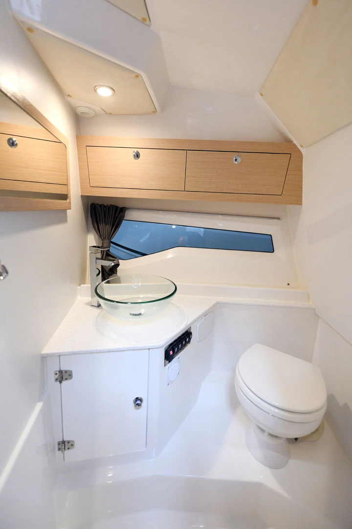 850 Voyager aft deck