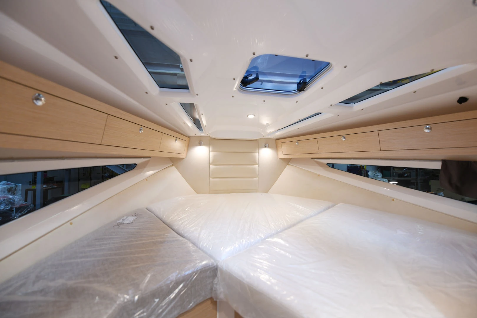 850 Voyager aft deck