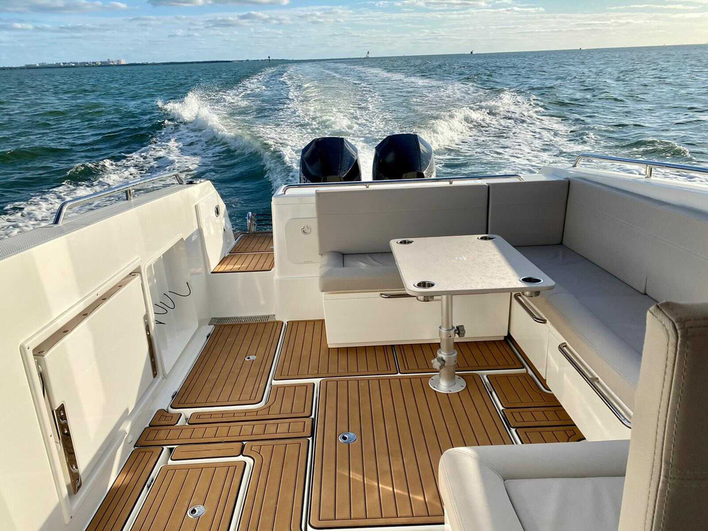 920 Explorer Max aft deck