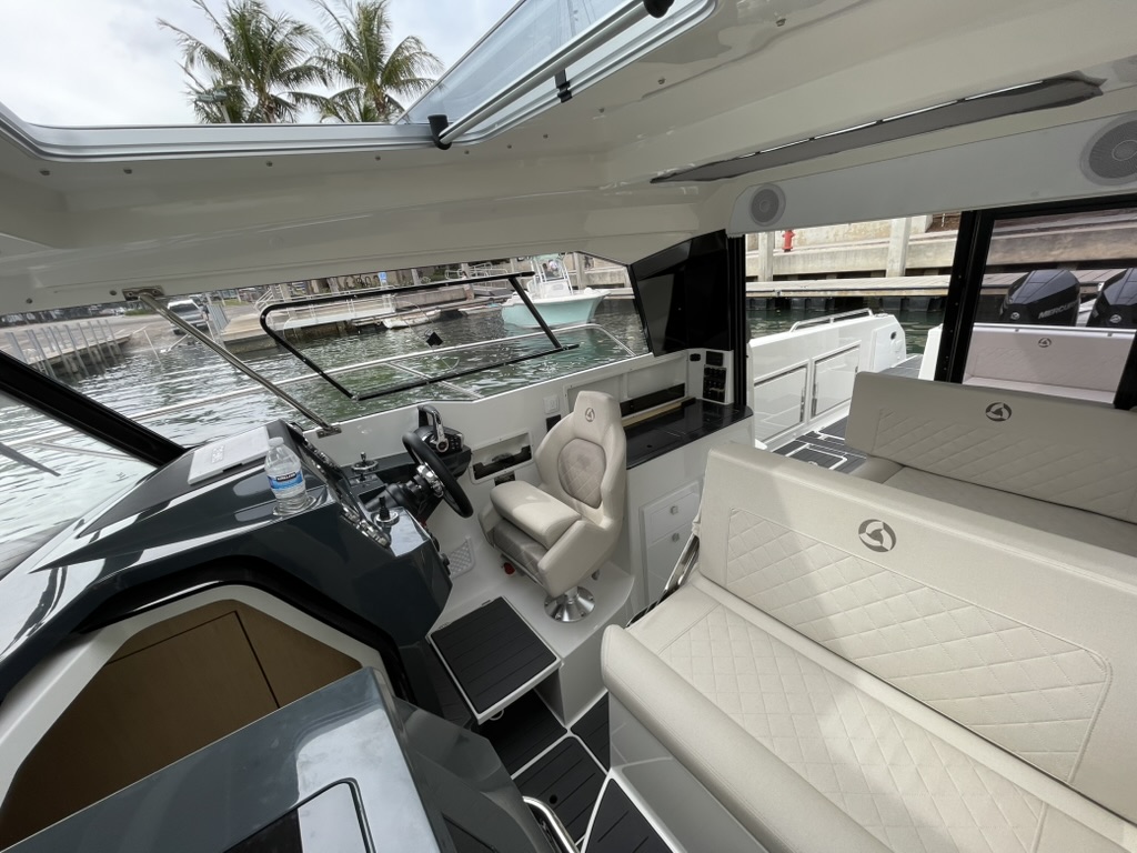 920 Explorer Max aft deck
