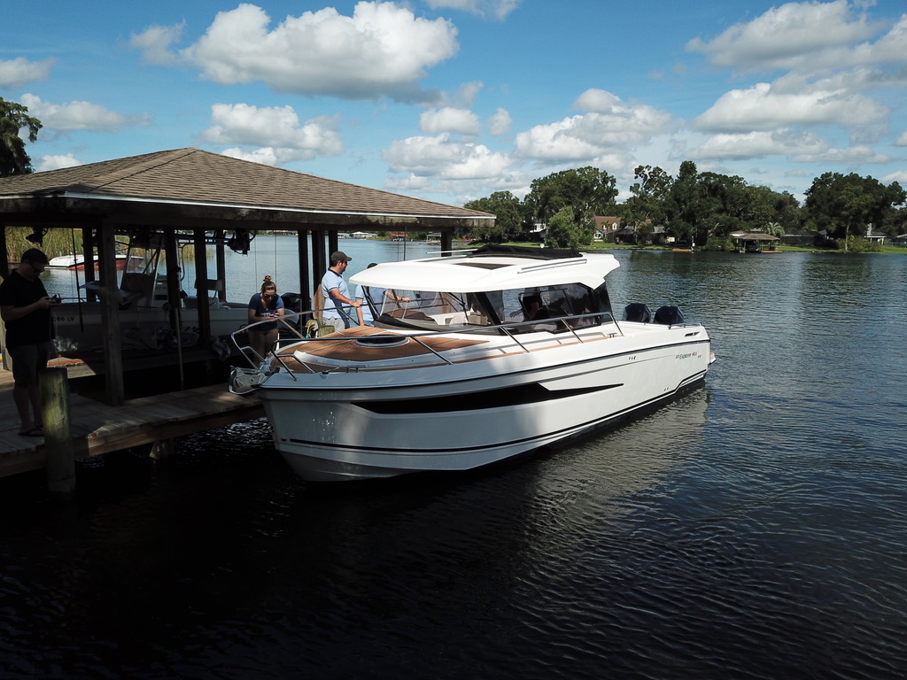 920 Explorer Max galley