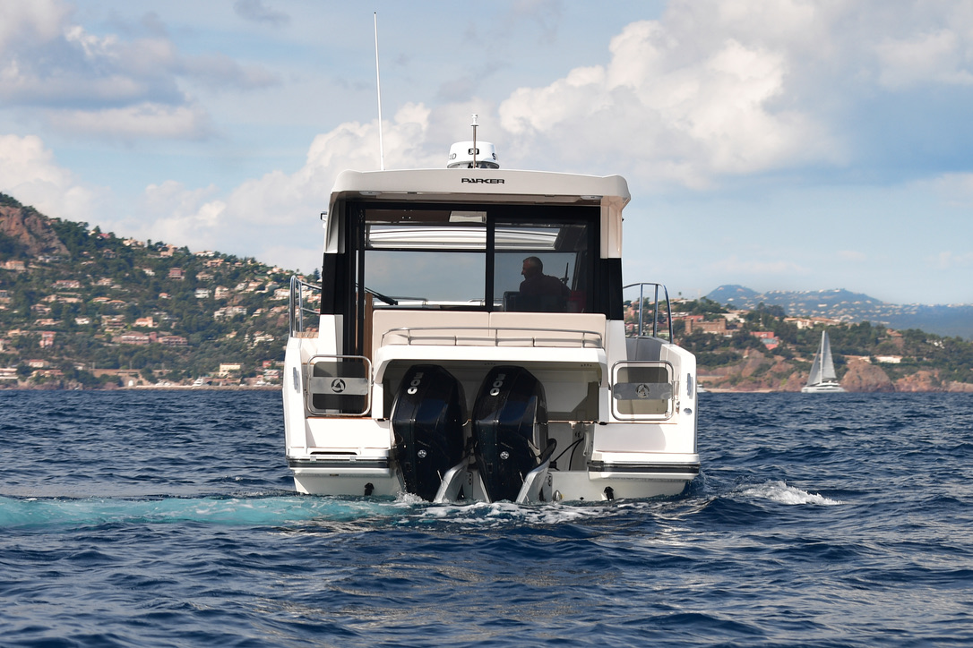 Monaco 110 mid cabin