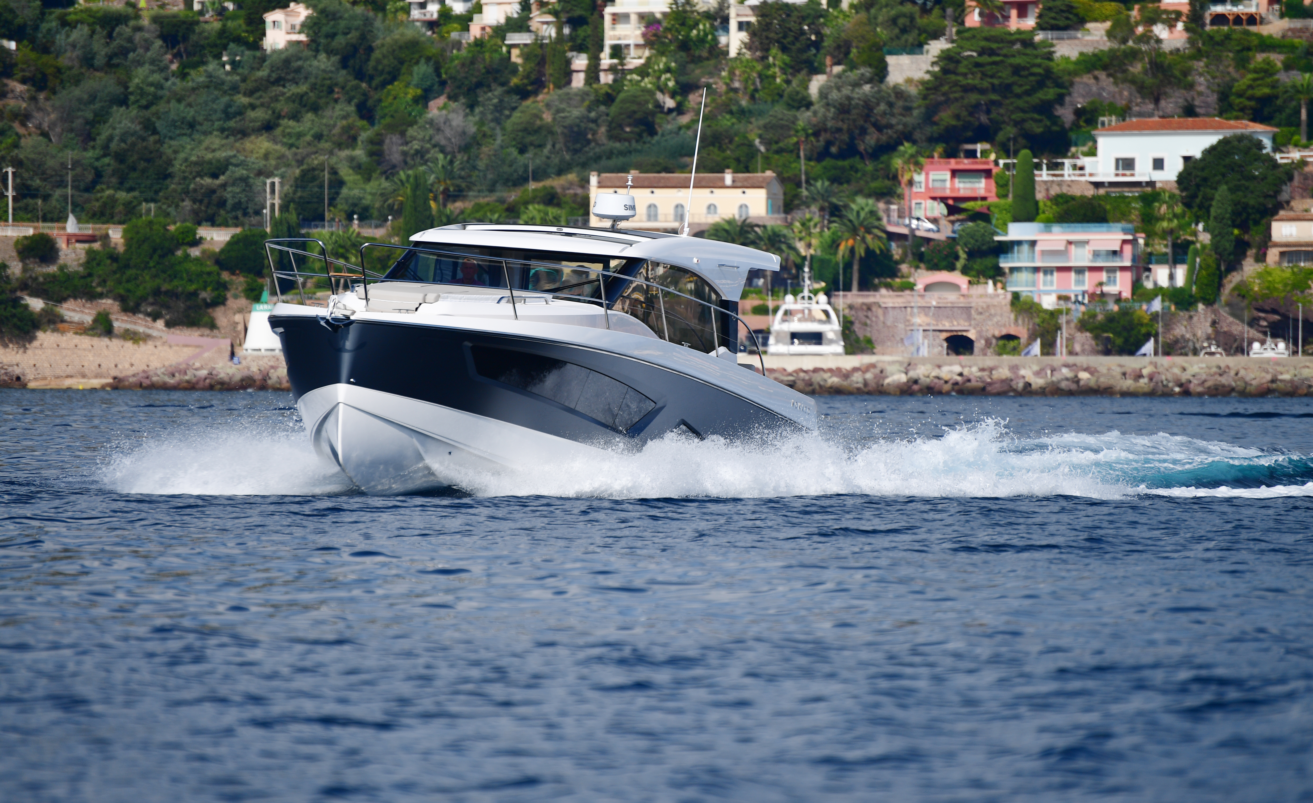 Monaco 110 helm