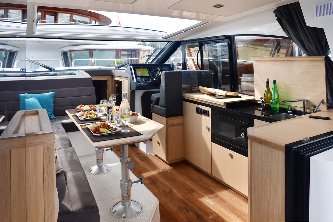 Monaco 110 cabin
