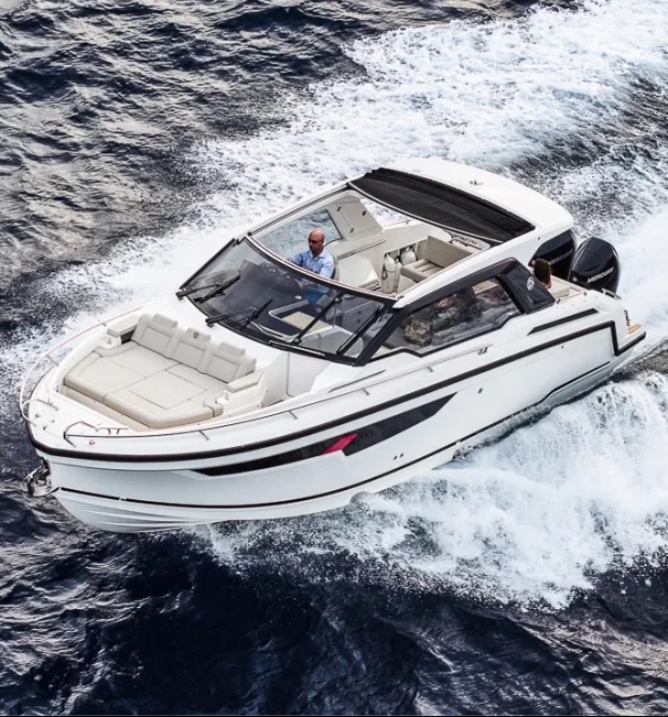 Skamander boat running offshore